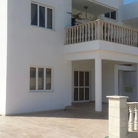 Costas Swiss Apartment Larnaca